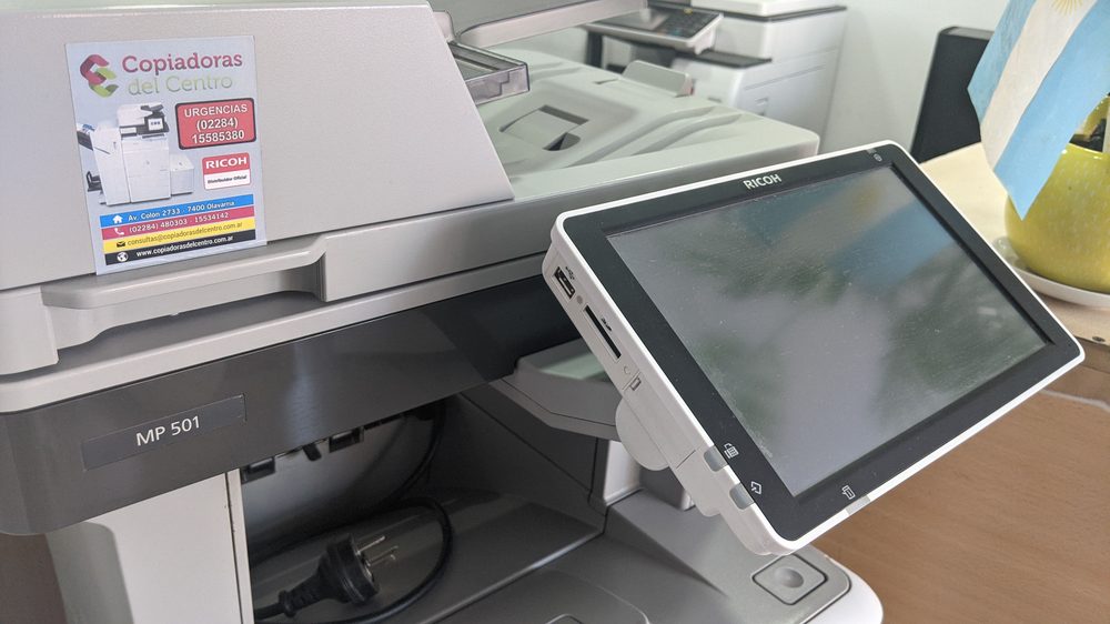 Equipo RICOH con identificación de Copiadoras del Centro